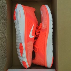 Nike FS Lite Run 3, women’s size 9